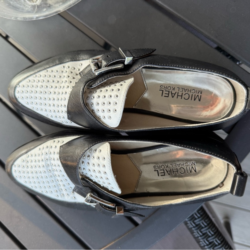 Michael Kors Two-Tone Black and White Dakota studded tuxedo Loafers size 7.5 - Picture 5 of 12
